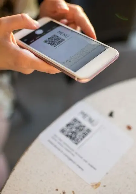 meniu digital restaurant, scanare cod qr cu iphone